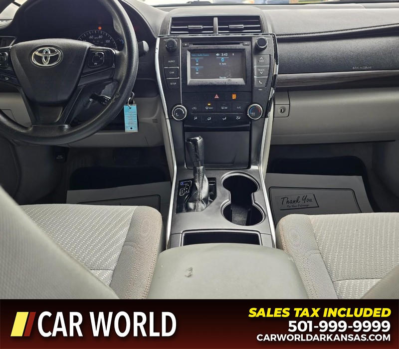 Toyota Camry Vehicle Full-screen Gallery Image 18
