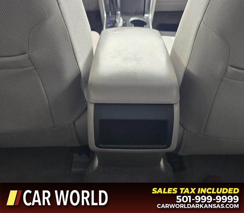 Toyota Camry Vehicle Full-screen Gallery Image 19