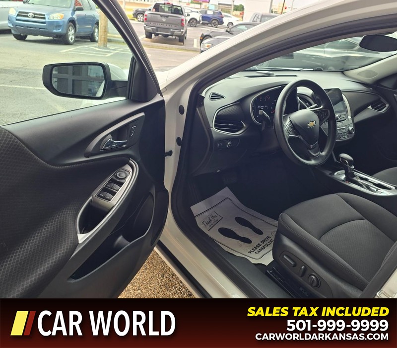 Chevrolet Malibu Vehicle Full-screen Gallery Image 7