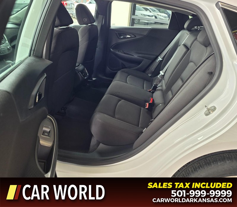 Chevrolet Malibu Vehicle Full-screen Gallery Image 10