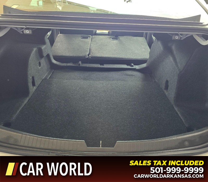 Chevrolet Malibu Vehicle Full-screen Gallery Image 14