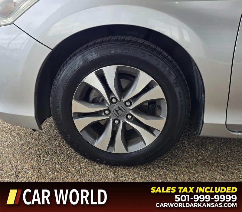 Honda Accord Sedan Vehicle Full-screen Gallery Image 6