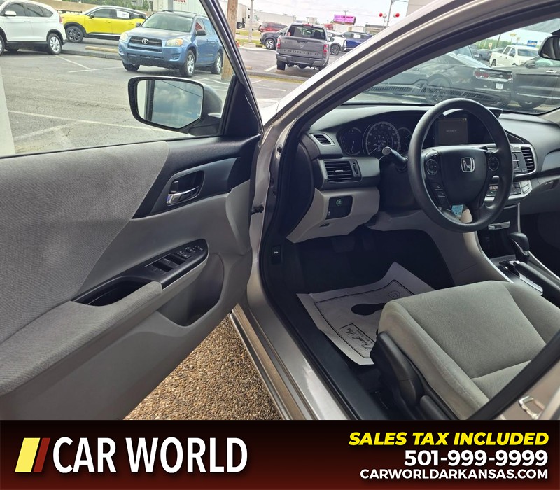 Honda Accord Sedan Vehicle Full-screen Gallery Image 7