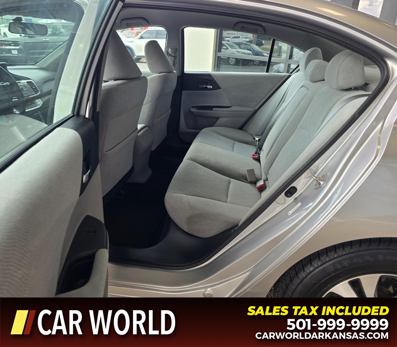 Honda Accord Sedan Vehicle Full-screen Gallery Image 10