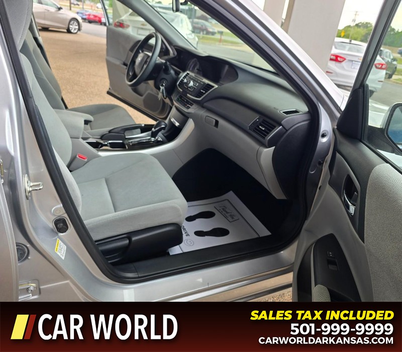 Honda Accord Sedan Vehicle Full-screen Gallery Image 11