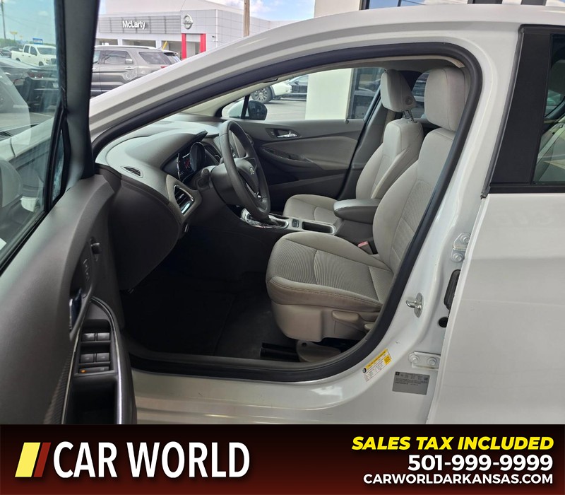 Chevrolet Cruze Vehicle Full-screen Gallery Image 8