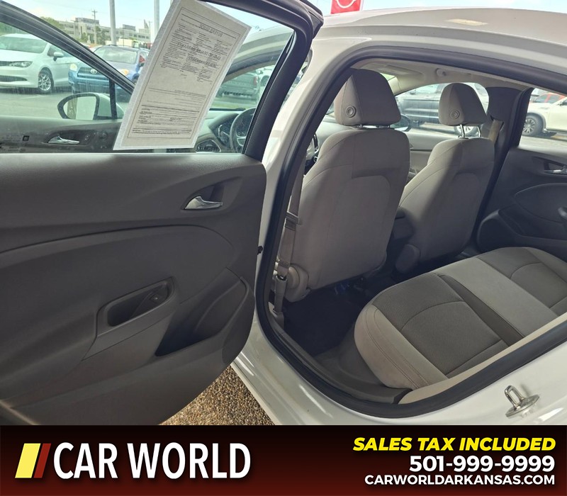 Chevrolet Cruze Vehicle Full-screen Gallery Image 9