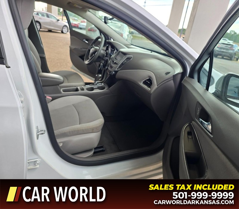 Chevrolet Cruze Vehicle Full-screen Gallery Image 11