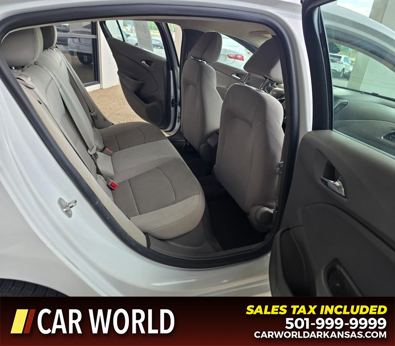 Chevrolet Cruze Vehicle Full-screen Gallery Image 12