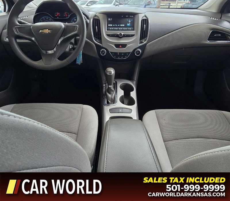 Chevrolet Cruze Vehicle Full-screen Gallery Image 17