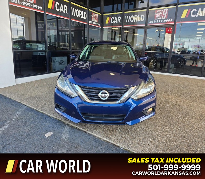 Nissan Altima Vehicle Full-screen Gallery Image 2