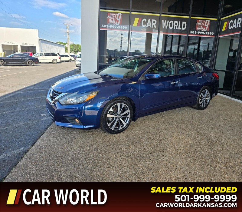 Nissan Altima Vehicle Full-screen Gallery Image 3