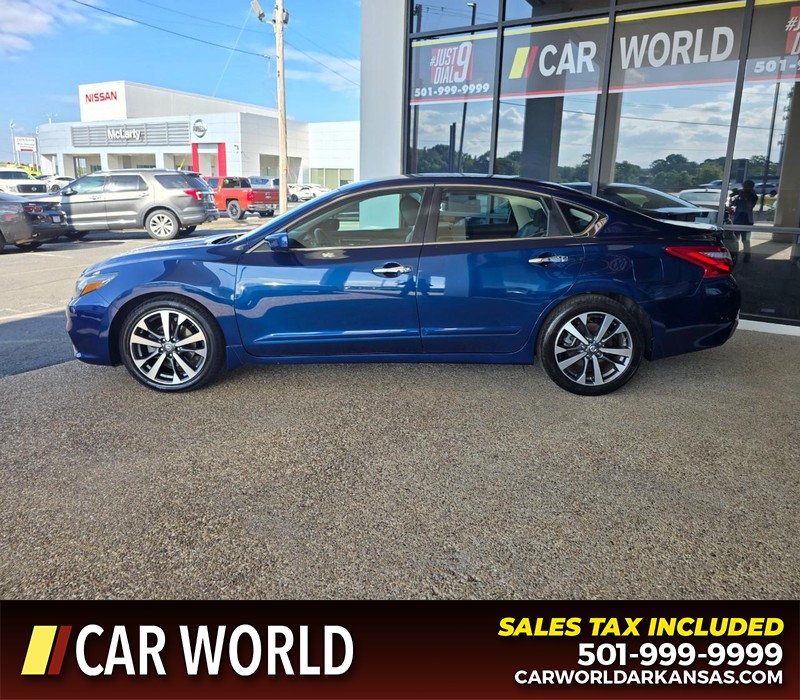 Nissan Altima Vehicle Full-screen Gallery Image 4