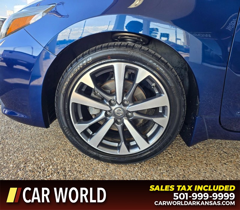 Nissan Altima Vehicle Full-screen Gallery Image 6