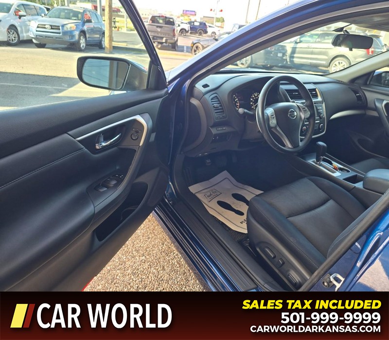 Nissan Altima Vehicle Full-screen Gallery Image 7