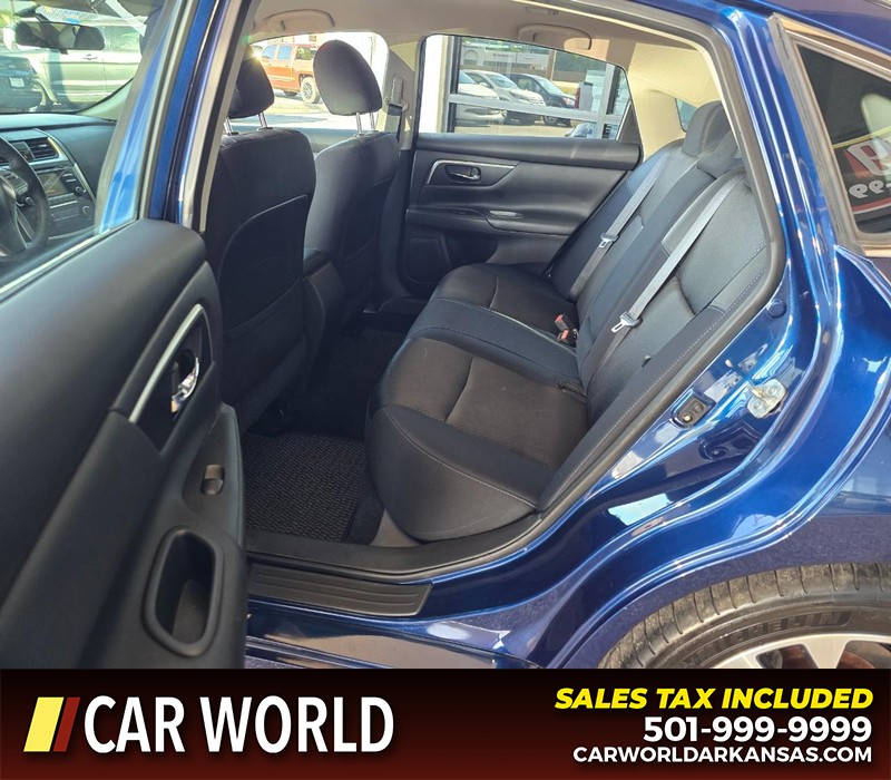 Nissan Altima Vehicle Full-screen Gallery Image 10