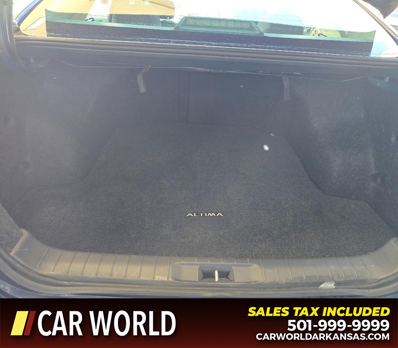 Nissan Altima Vehicle Full-screen Gallery Image 12