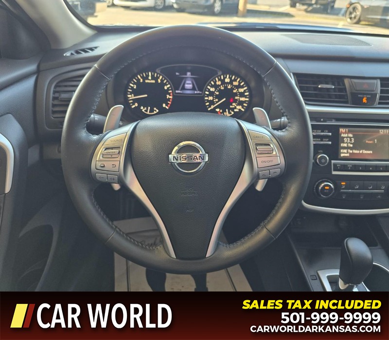 Nissan Altima Vehicle Full-screen Gallery Image 14