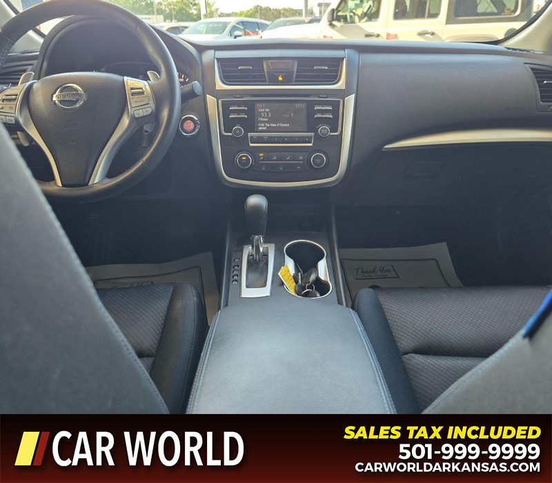 Nissan Altima Vehicle Full-screen Gallery Image 17
