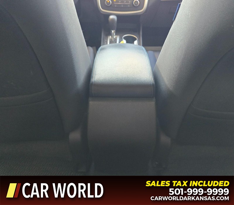 Nissan Altima Vehicle Full-screen Gallery Image 18