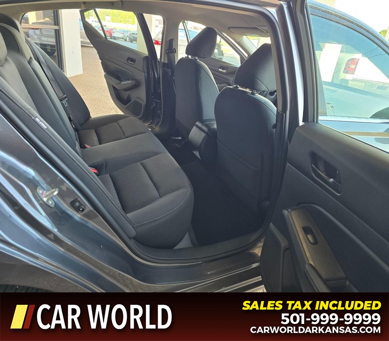 Nissan Altima Vehicle Full-screen Gallery Image 13