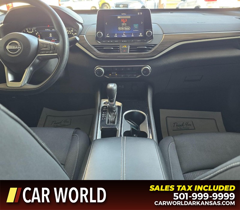 Nissan Altima Vehicle Full-screen Gallery Image 19