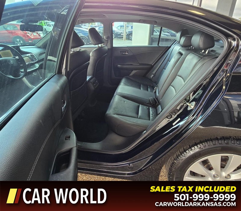 Honda Accord Sedan Vehicle Full-screen Gallery Image 10