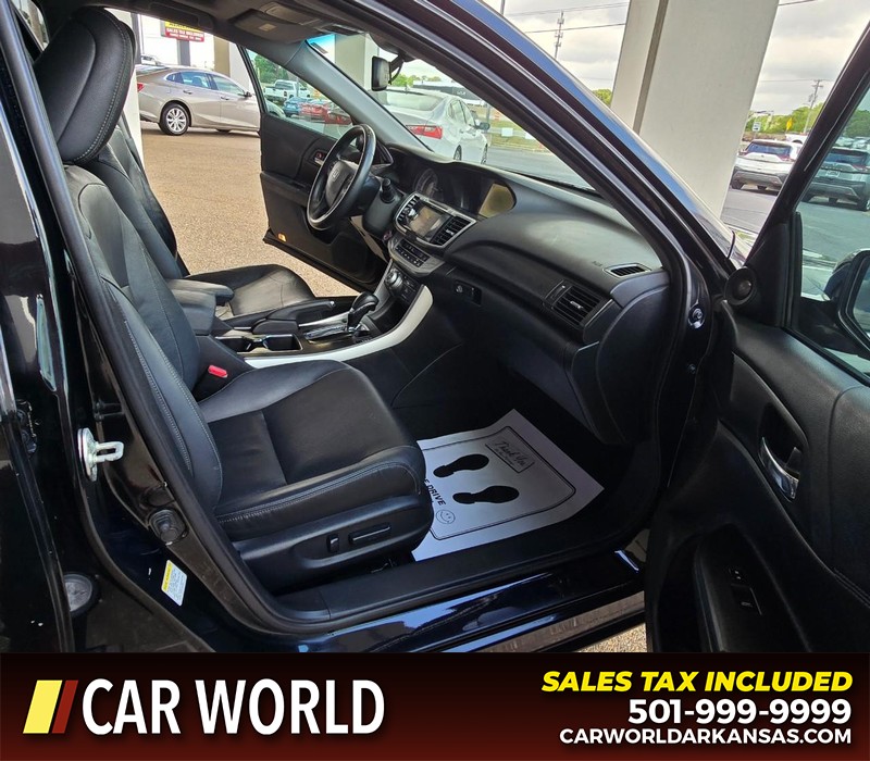 Honda Accord Sedan Vehicle Full-screen Gallery Image 11