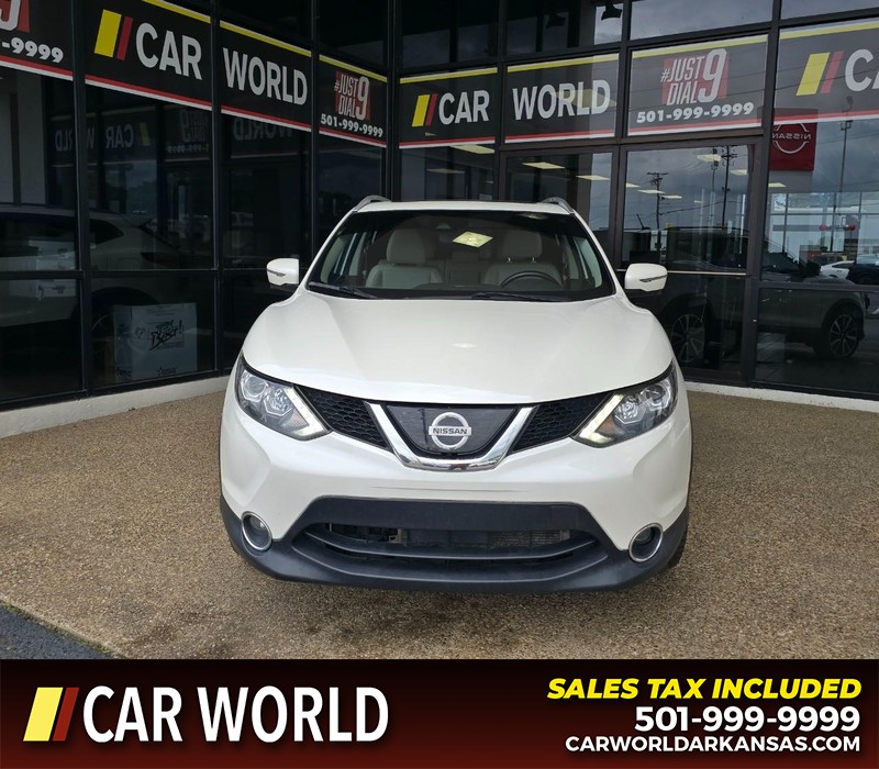 Nissan Rogue Sport Vehicle Full-screen Gallery Image 2