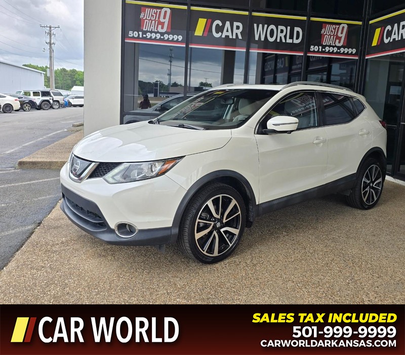 Nissan Rogue Sport Vehicle Full-screen Gallery Image 3