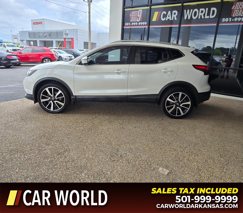 Nissan Rogue Sport Vehicle Full-screen Gallery Image 4