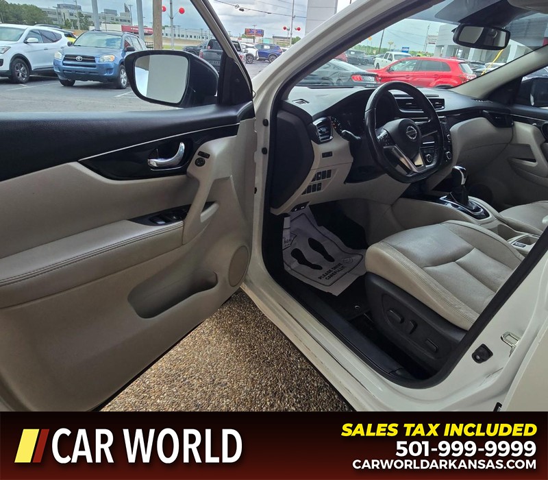 Nissan Rogue Sport Vehicle Full-screen Gallery Image 7