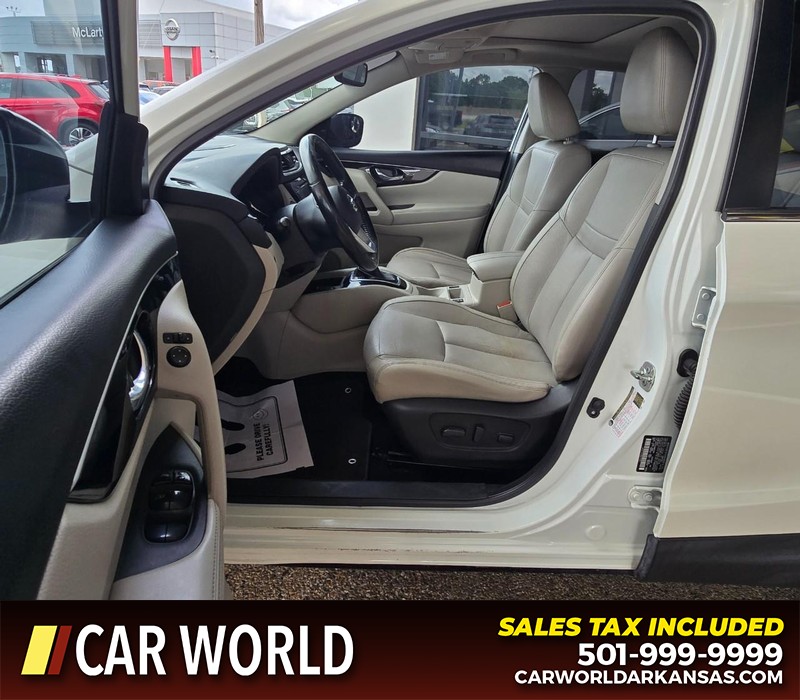 Nissan Rogue Sport Vehicle Full-screen Gallery Image 8