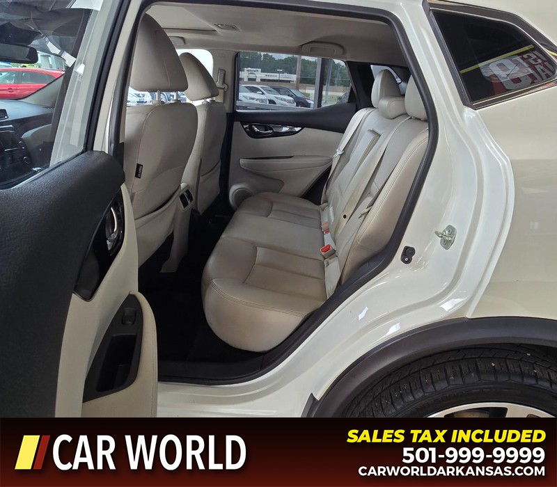 Nissan Rogue Sport Vehicle Full-screen Gallery Image 10