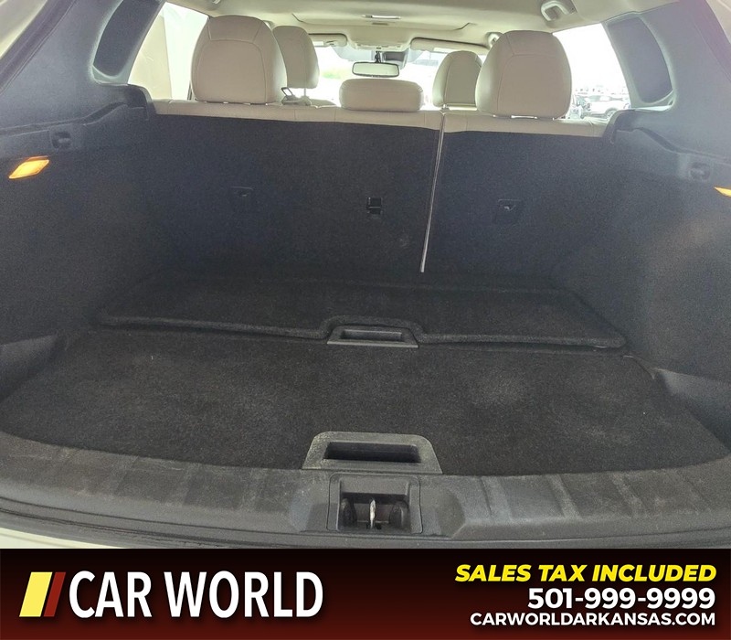 Nissan Rogue Sport Vehicle Full-screen Gallery Image 13