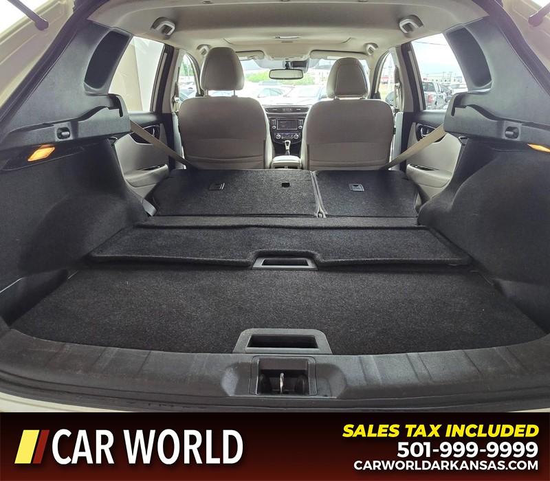 Nissan Rogue Sport Vehicle Full-screen Gallery Image 14