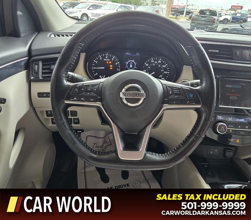 Nissan Rogue Sport Vehicle Full-screen Gallery Image 15