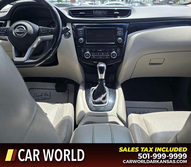 Nissan Rogue Sport Vehicle Full-screen Gallery Image 18