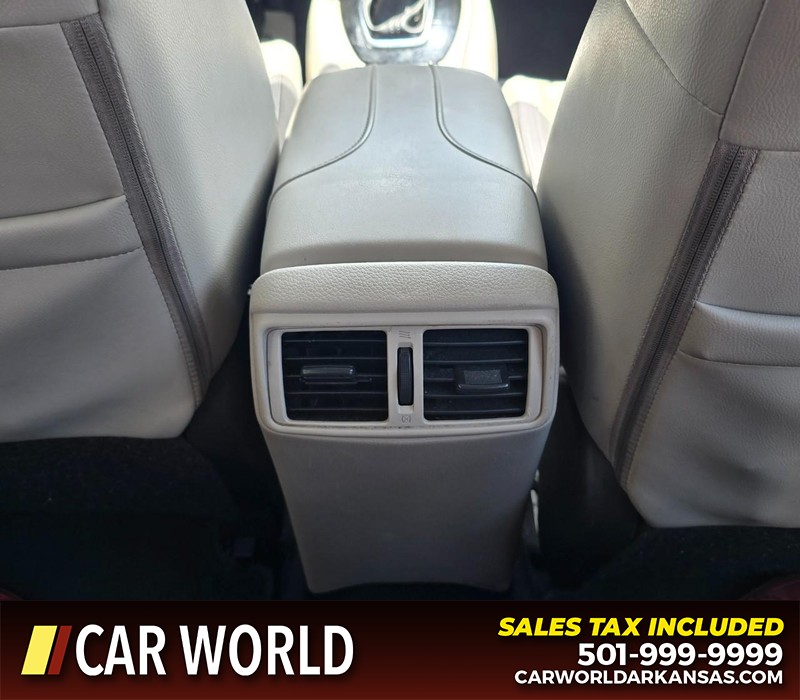 Nissan Rogue Sport Vehicle Full-screen Gallery Image 20