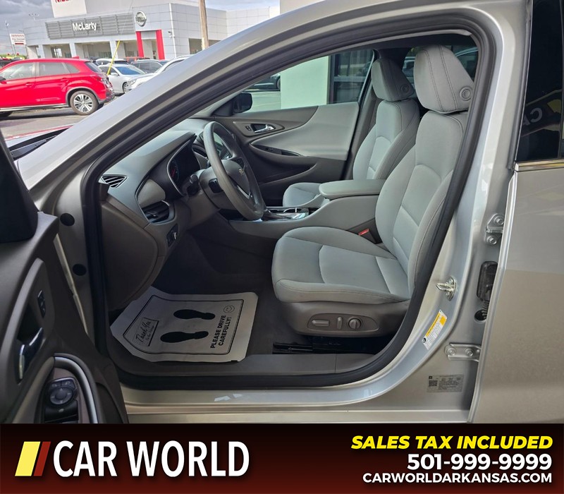 Chevrolet Malibu Vehicle Full-screen Gallery Image 8