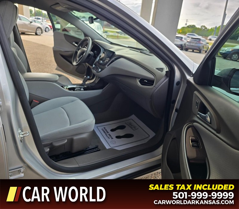 Chevrolet Malibu Vehicle Full-screen Gallery Image 11