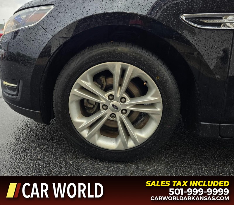 Ford Taurus Vehicle Full-screen Gallery Image 7