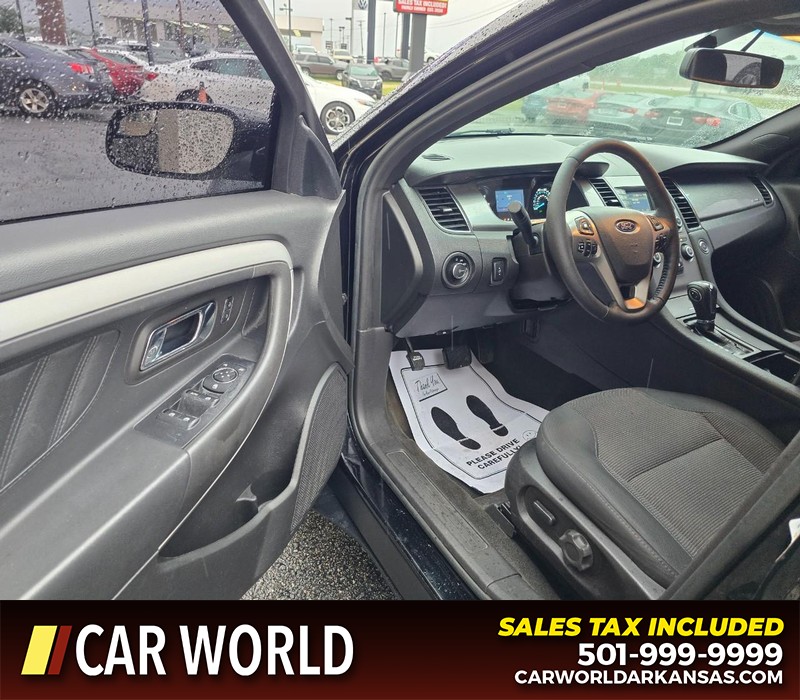 Ford Taurus Vehicle Full-screen Gallery Image 8