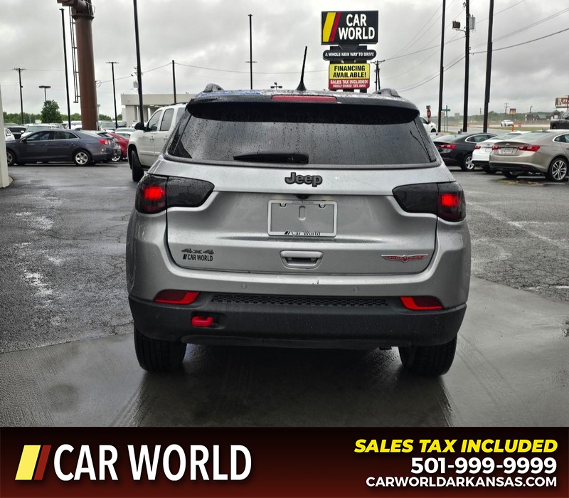 Jeep Compass Vehicle Full-screen Gallery Image 5