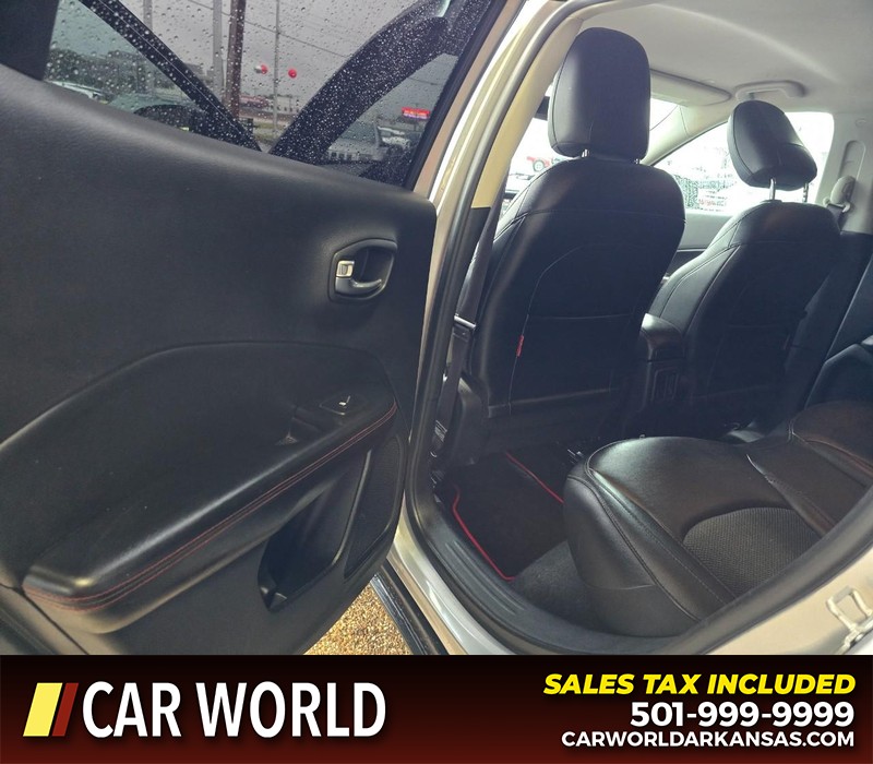 Jeep Compass Vehicle Full-screen Gallery Image 9