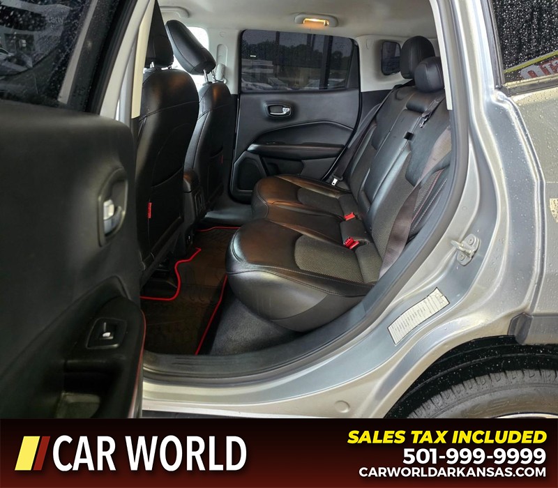 Jeep Compass Vehicle Full-screen Gallery Image 10