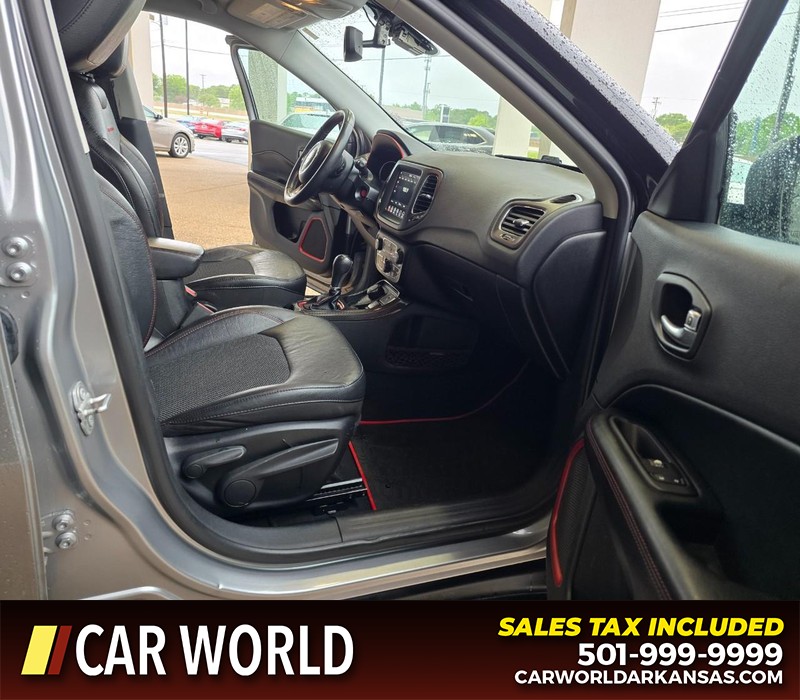 Jeep Compass Vehicle Full-screen Gallery Image 11