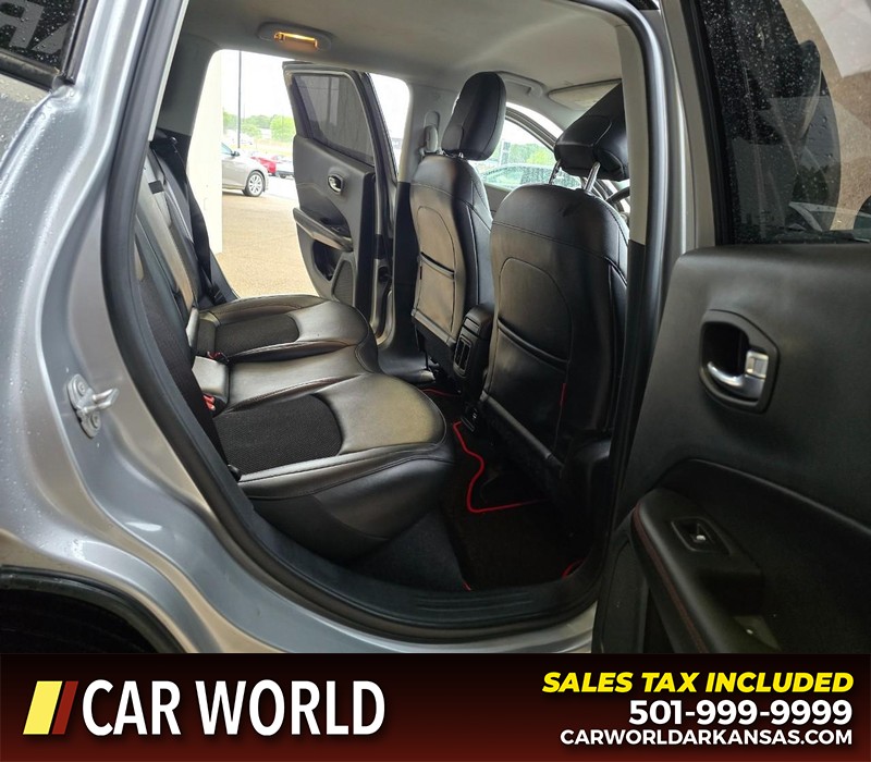 Jeep Compass Vehicle Full-screen Gallery Image 12