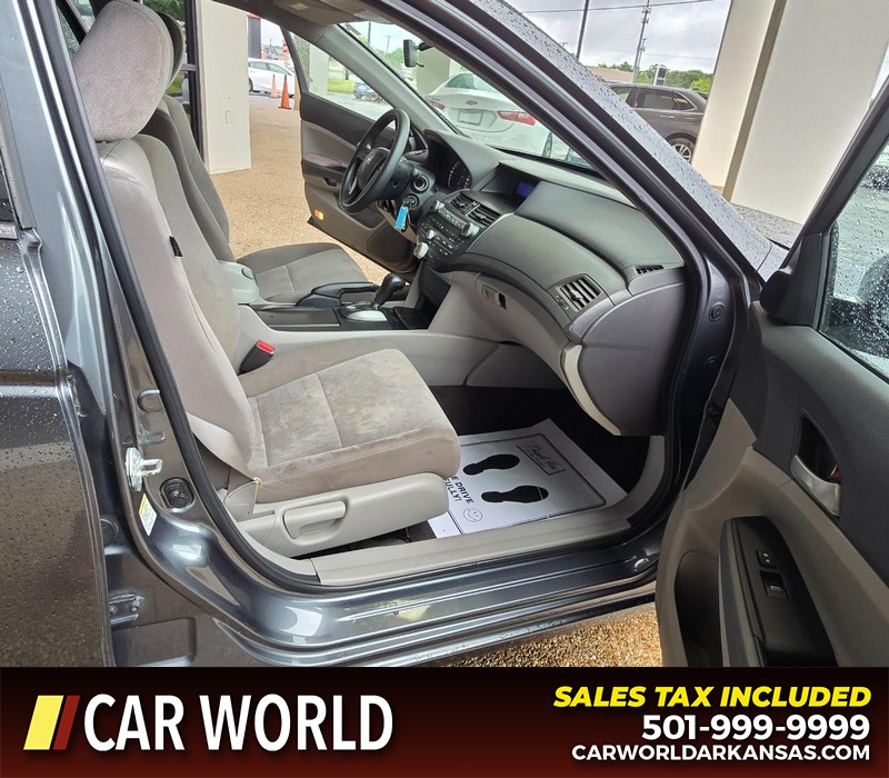 Honda Accord Sedan Vehicle Full-screen Gallery Image 11