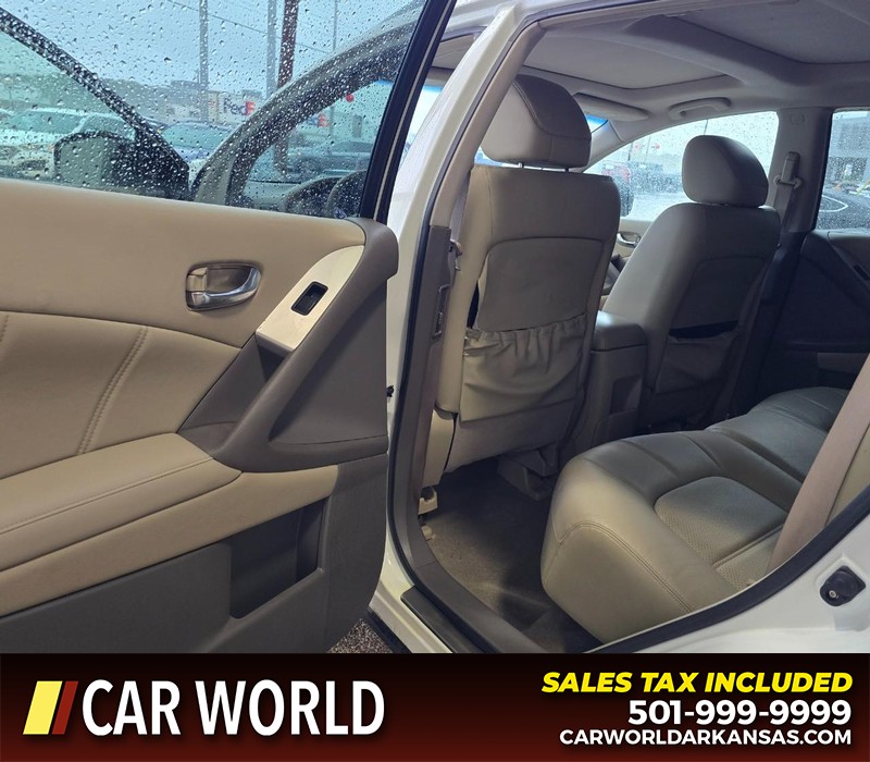 Nissan Murano Vehicle Full-screen Gallery Image 9